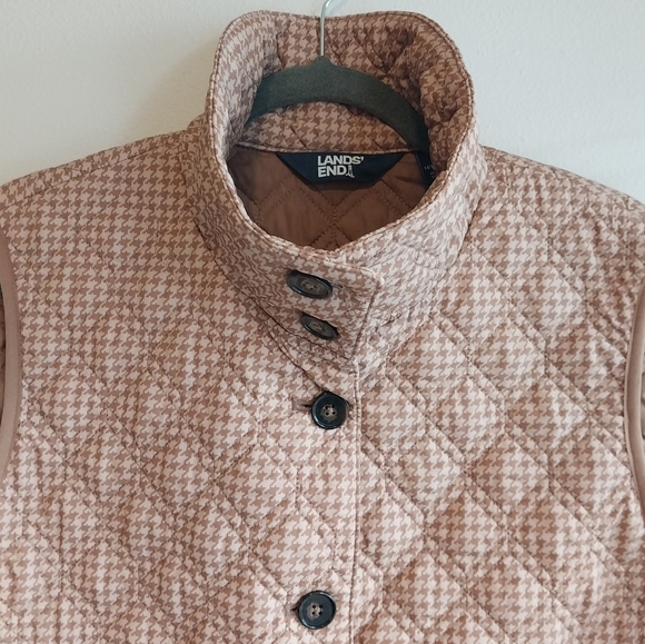 Lands' End Tan and Cream Houndstooth Mock Neck Quilted Vest - Picture 4 of 8